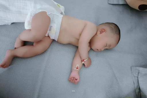 怀化宝宝脸上有白色斑块